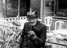 Trevor Hughes‘ collection of photos of bike messengers in the 90s